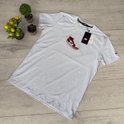 Nike Ανδρικό T-shirt Λευκό με Jordan Sneaker Σχέδιο