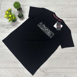 Prada Μαύρο T-Shirt με Δερμάτινο Logo Patch