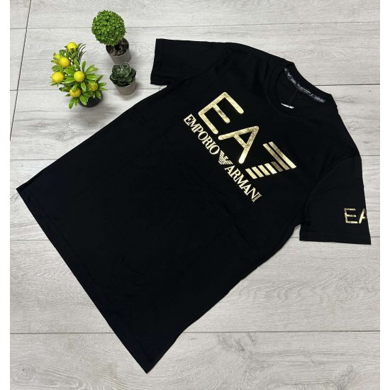 Ανδρική Μπλούζα Emporio Armani EA7 – Μαύρη με Χρυσά Γράμματα Ανδρική Μπλούζα Emporio Armani EA7 – Μαύρη με Χρυσά Γράμματα